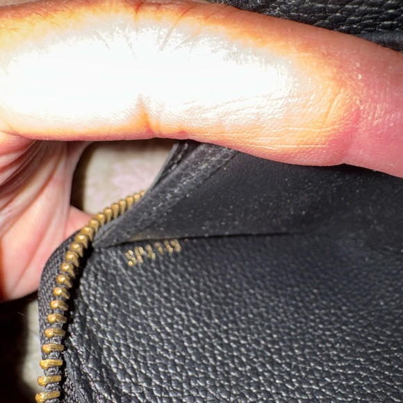 Louis Vuitton Black Zippy Wallet - Picture 4 of 12